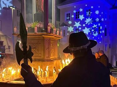 „Des Nachtwächters Runde im Lichtermeer“ - Nachtwächterführung durch Kufstein