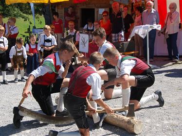 Jugendnachmittag des Unterintaler Trachtenverbandes uns anschließend Sommernacht