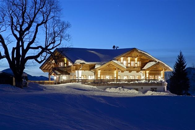 Aschingeralm im Winter Abends