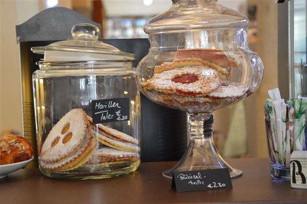 Buch-Café im Lipott Haus Kufstein Detail