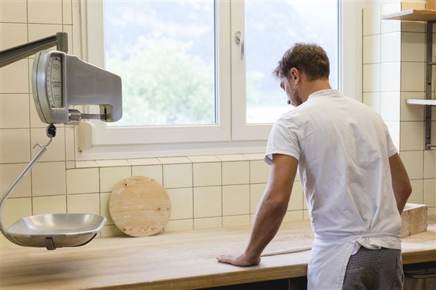 Dorfbäckerei Erl Bäcker bei der Arbeit