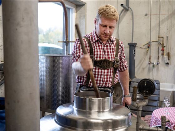 Schnapsbrennerei Moser Erl Arbeit