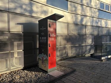 E-Bike Akkuladestation mit Spindfach - Fischergries