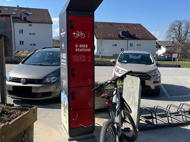 E-Bike Akkuladestation mit Spindfach - Bad Häring Franziskibad