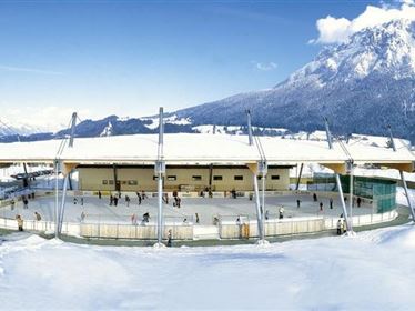 Eislaufplatz Funarena Hallo du