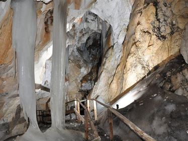 Hundalm Eis- und Tropfsteinhöhle